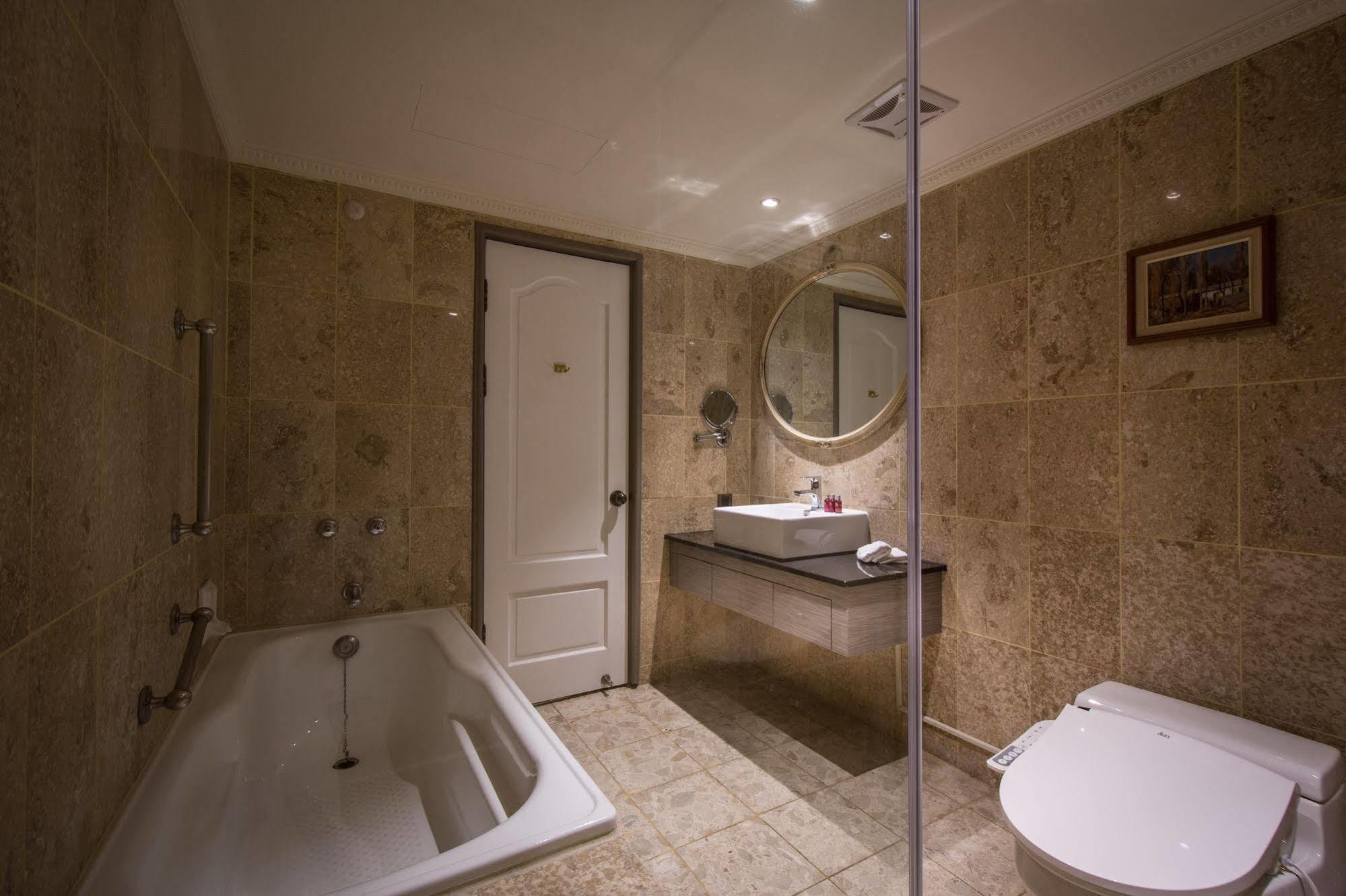 Lees Boutique Hotel Kaohsiung Luaran gambar